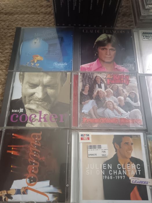 CDs de música em bom estado