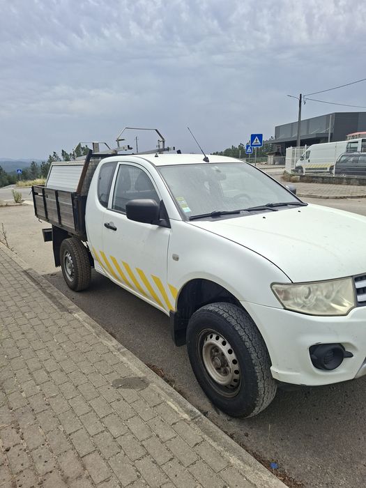 Mitsubishi L200 4x4 de 3lugares ano 2014