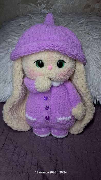 Зайка з плюшу, ручна робота.