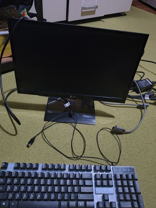 Sprzedam monitor i klawiaturę