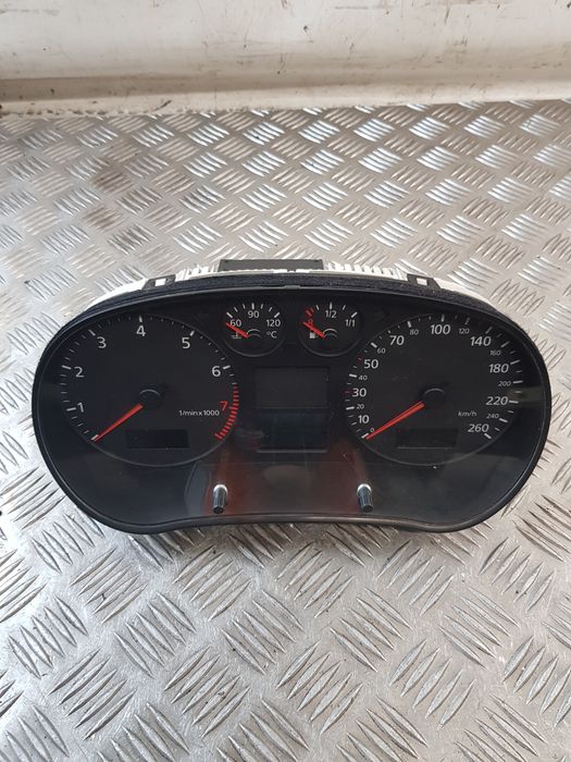 Licznik 8L0920900A Audi A3 8L 1.8B 00R- Europa