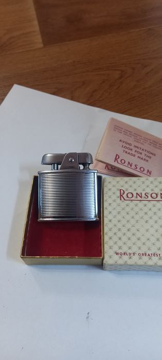 Зажигалка Ronson.