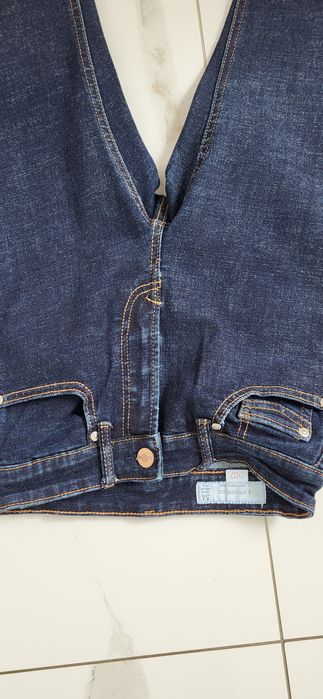 Jeansy rurki Stradivarius XS/S