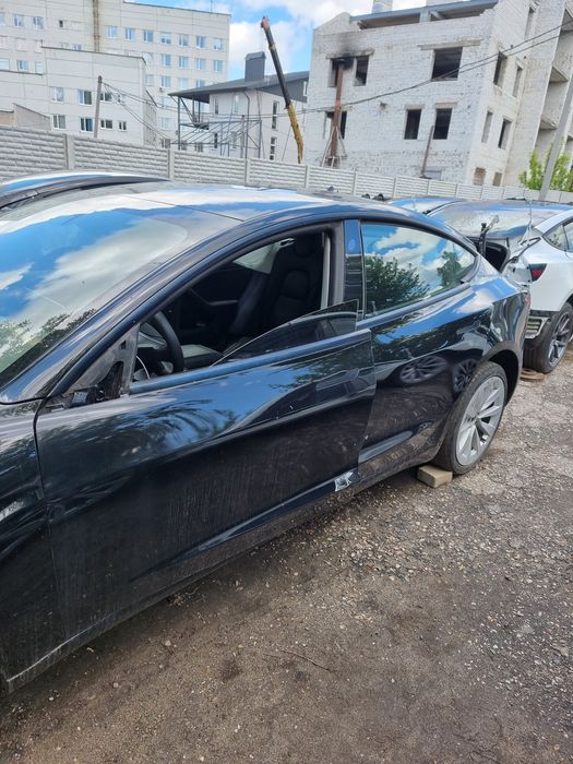 Продам двері передні задні Tesla 3 Y S