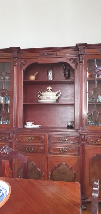 Cristaleira e aparador