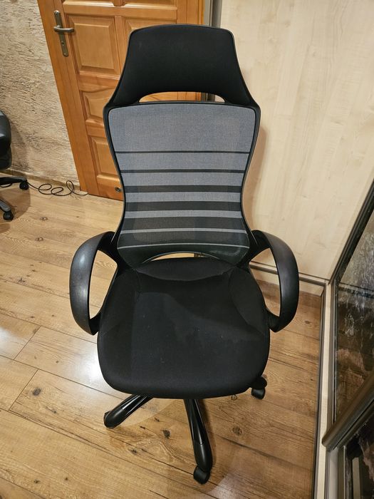 Fotel biurowy obrotowy