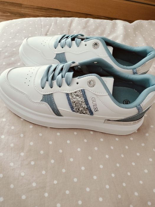 Tênis Guess novos