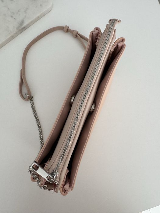 Piękna torebka z regulowanym paskiem na łańcuszku, Cropp