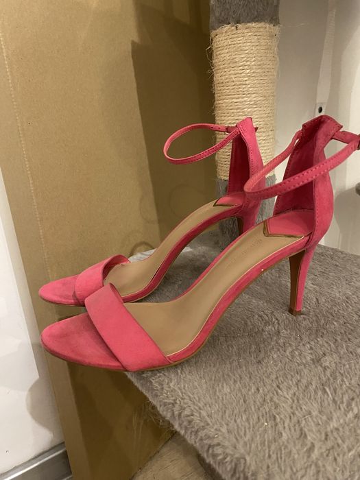 Piękne różowe szpilki Stradivarius