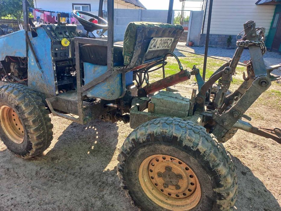 Чудовий Трактор в певному ходу