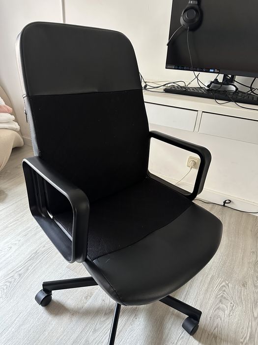 Secretaria e cadeira