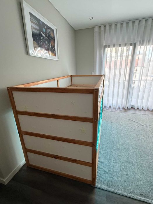 Cama reversível com escadas, Iluminação LED integrada