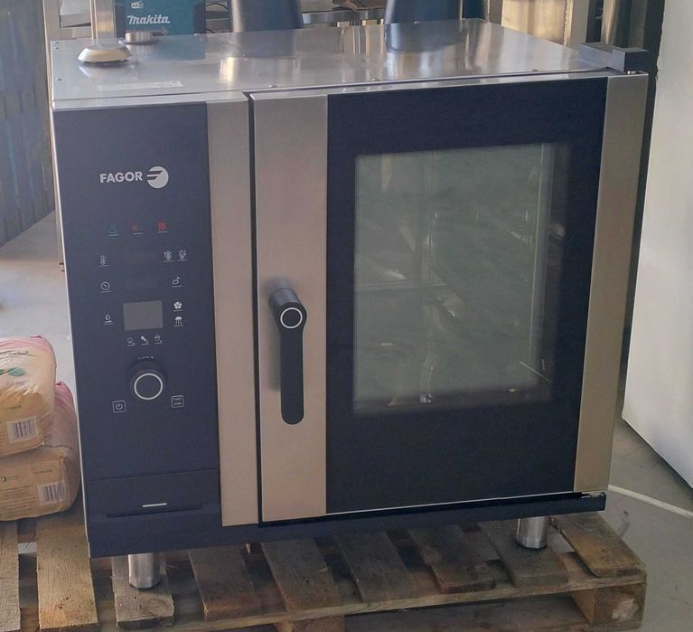 Piec konwekcyjno-parowy elektryczny z panelem cyfrowym 6xGN 1/1 FAGOR