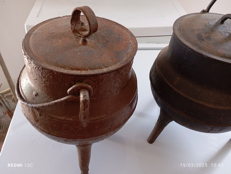 Panelas de ferro antigas