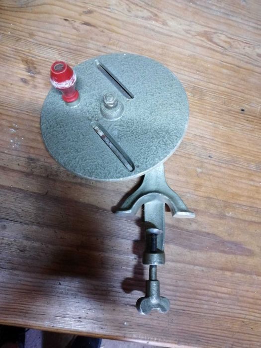 Máquinas manuais de moer carne, cortar caldo verde e de fazer wafles