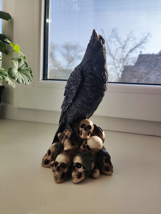 Продам. Статуэтка ворона