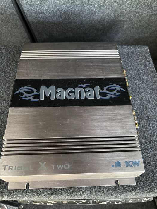 Vendo caixa de subwoofer com cabos