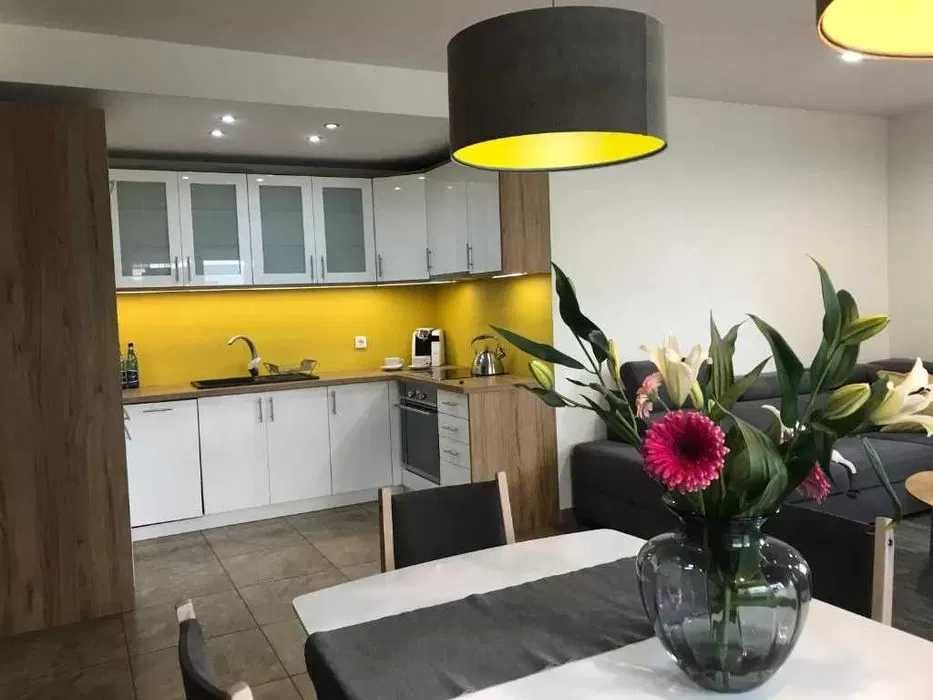Duży (68 m. oraz 54 m .)-super apartament z ogródkiem , tarasem i  garażem w cenie. Centrum - blisko plaży