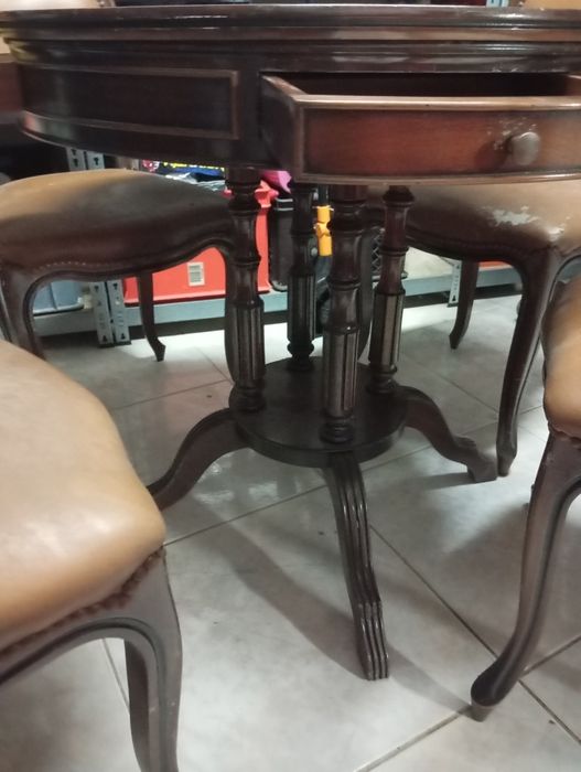 Mesa vintage de jogos