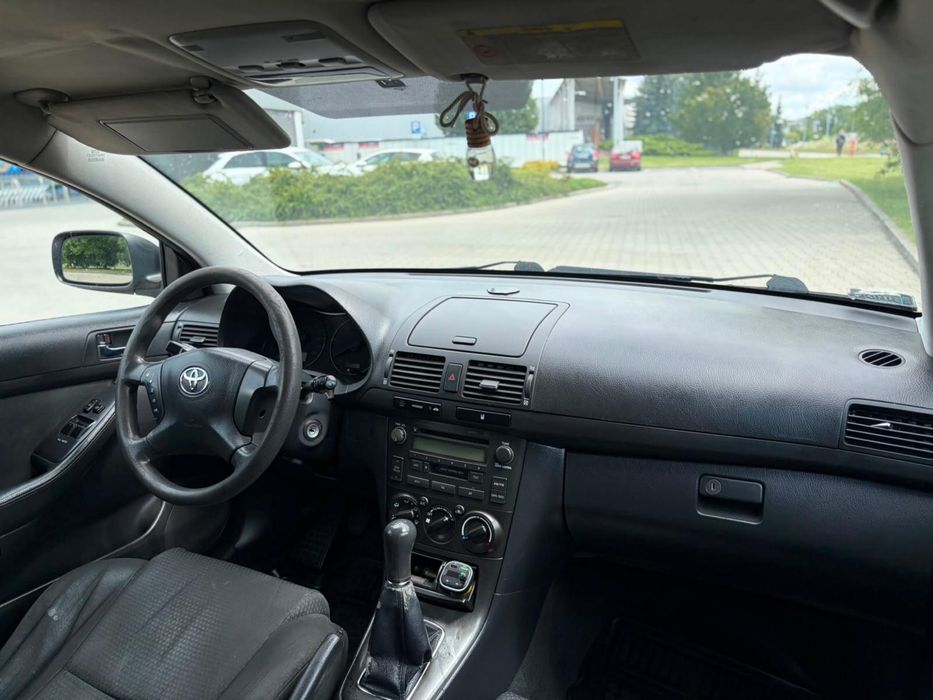 Продам toyota avensis