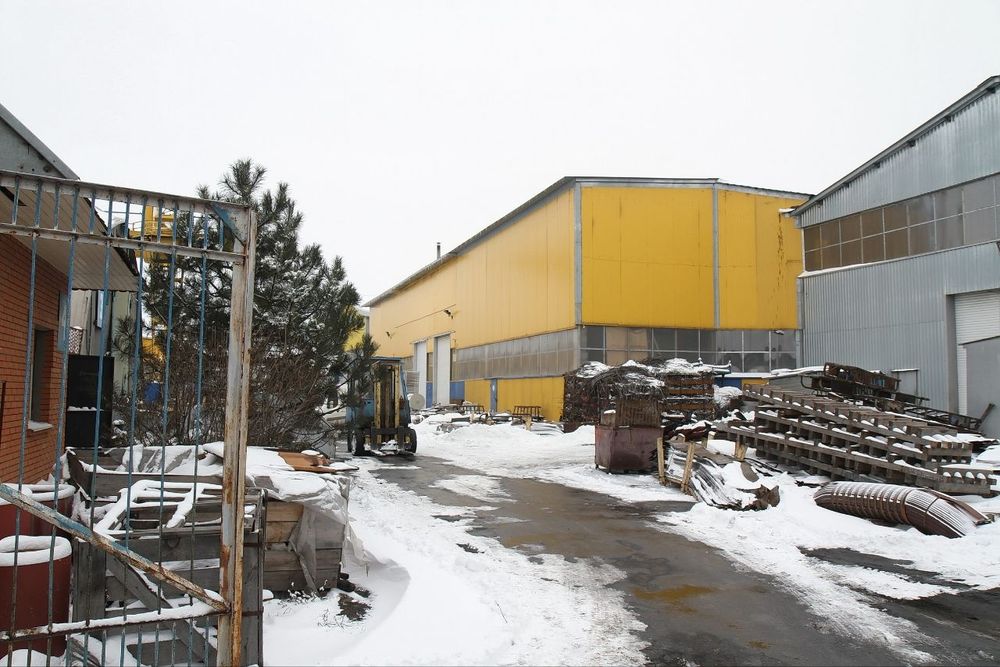 Завод на фасаді траси Запоріжжя – Дніпро [H–08].