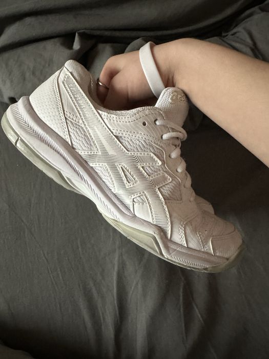 Кросівкв asics оригінал