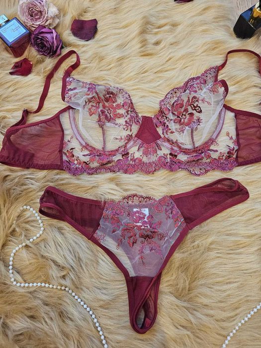 Seksowny komplet bielizny haftowane kwiaty bordowy  XL