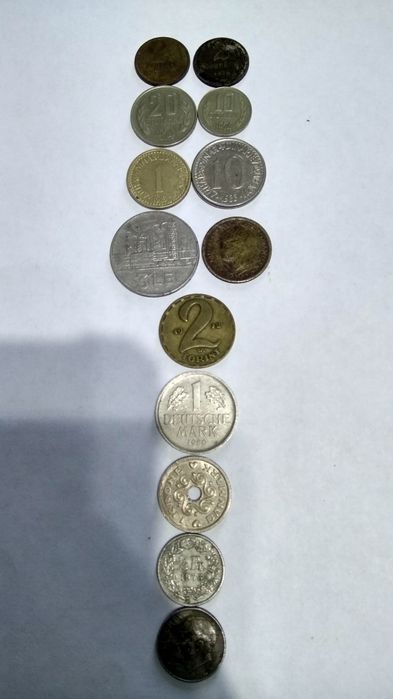 Монети  різні  .