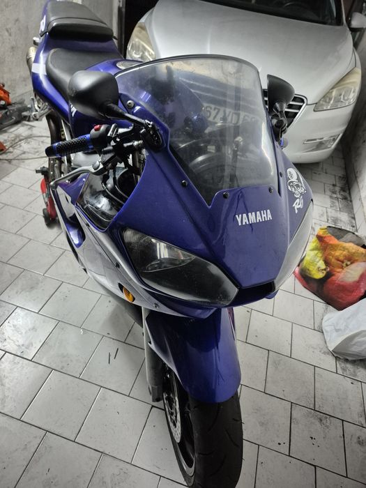 YAMAHA R6 (aceito retoma)