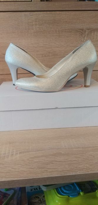 Złote szpilki .rozmiar. 36