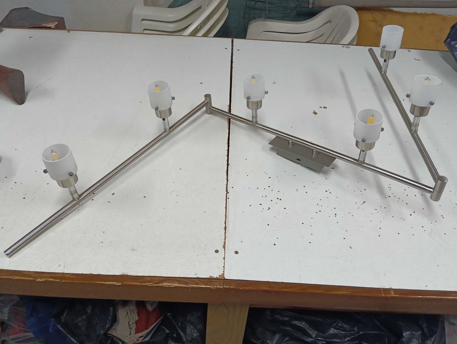 Candeeiros de tecto em bom estado