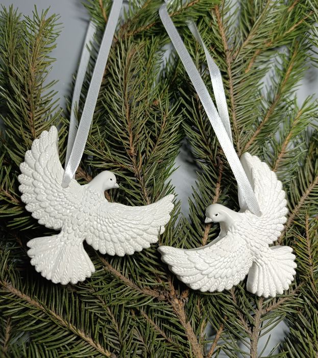 Ялинкова прикраса - пара голубів з гіпсу, гіпсові фігурки.