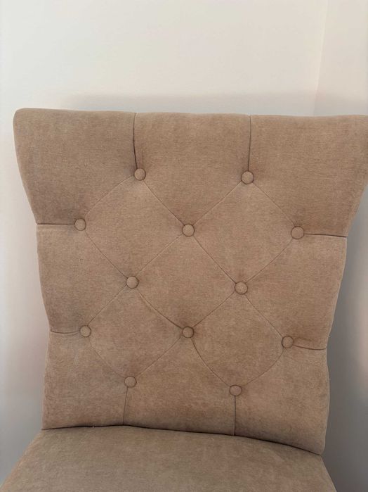 Krzesła pikowane do salonu