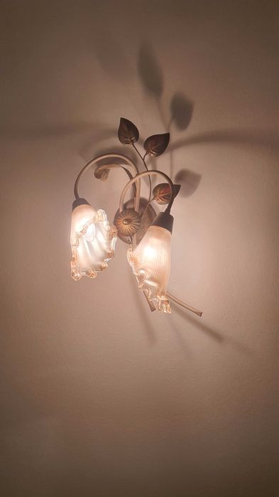 Lampa żyrandol sufitowy kinkiet w stylu kwiatowym