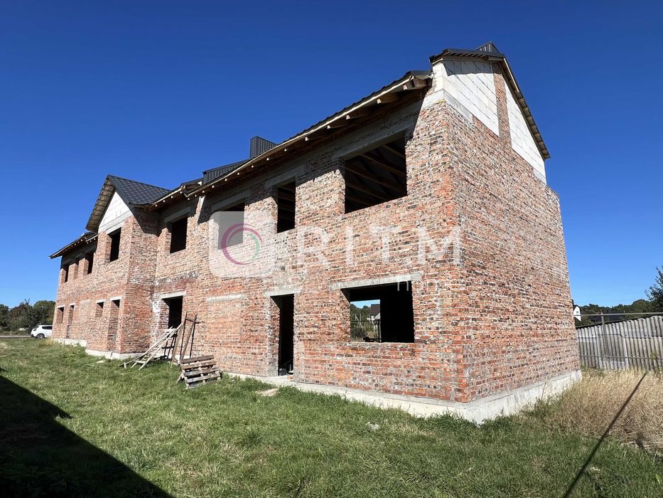 Продається Двоповерховий Таунхаус на етапі будівництва в с. Забороль!