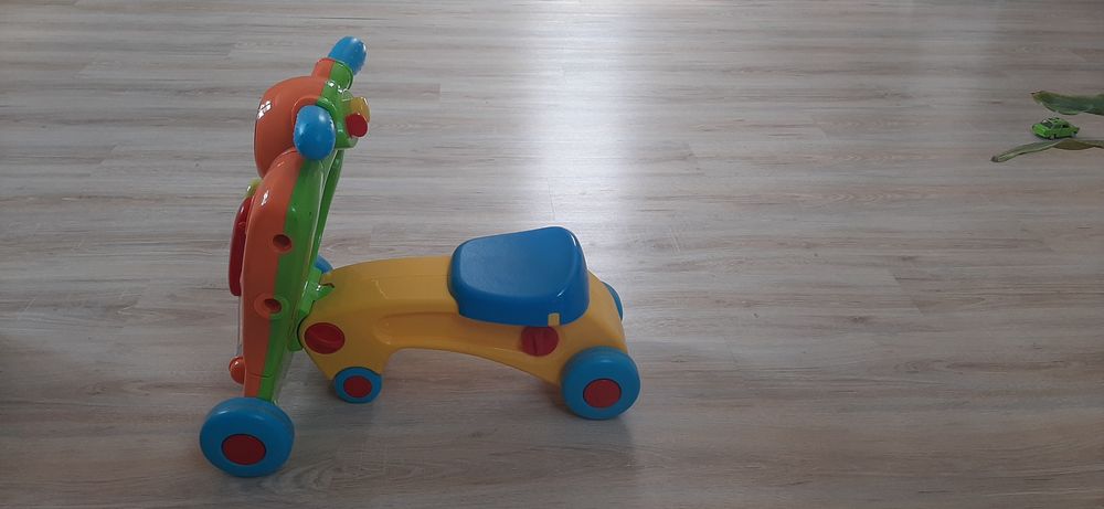 Pchacz i jeździk 2w1