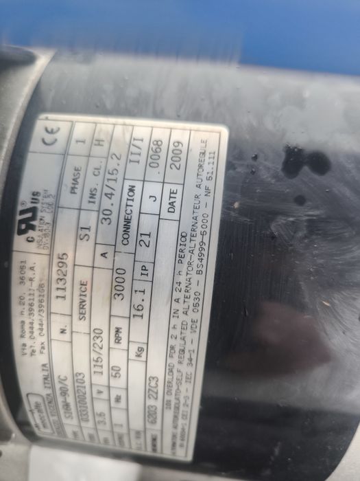 Бензиновий генератор