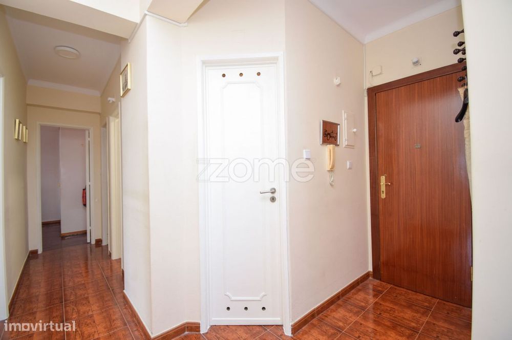 Apartamento T3 com Vista de Rio e Luz Natural | 9º Andar com Elevad...