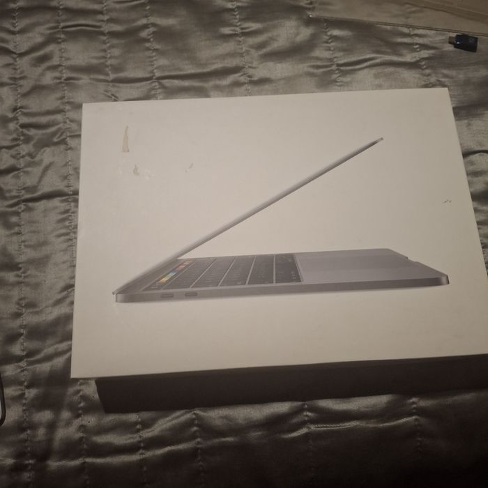 MacBook Pro 2017513340344285931524