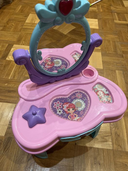 Дитячий столик / салон краси / перукарня