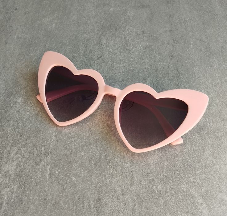 Okulary przeciwsłoneczne vintage plastikowe kocie oczy serca