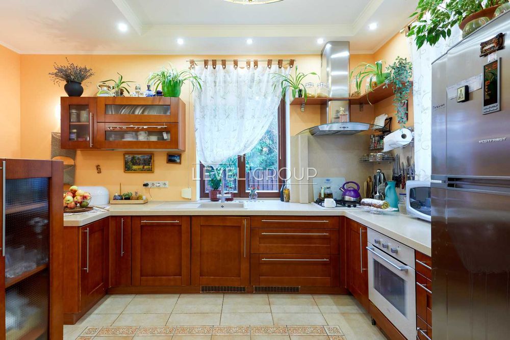 Будинок 230 м² з ремонтом, банею та гаражем, Северинівка, 10 сот, Без%
