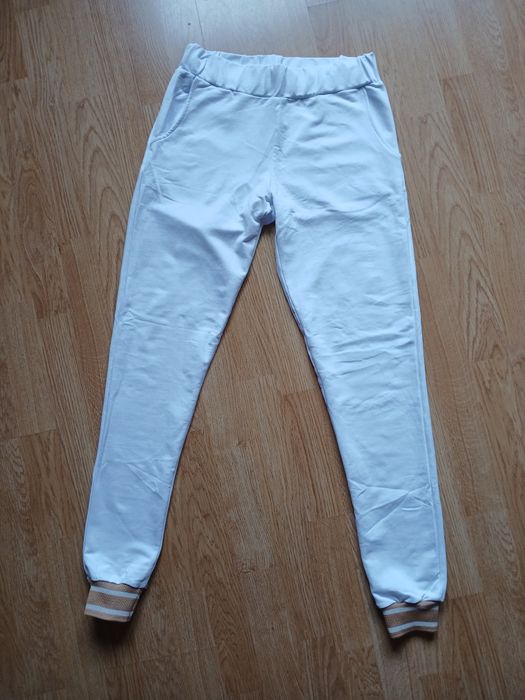 Biały bawełniany  komplet damski La Pia rozmiar S bluza spodnie