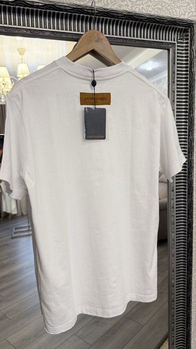 Белая футболка LV