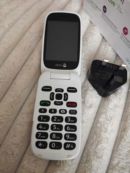 Мобільні телефони LG та Doro 6520