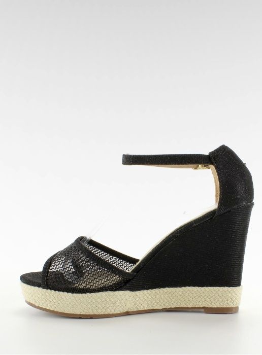 Siatkowe sandały na koturnie 39