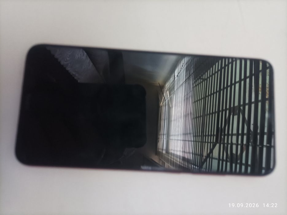 Продам Xiaomi Redmi 8 4/64 під заміну дисплею!