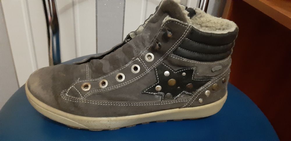 Продам ботинки утеплённые