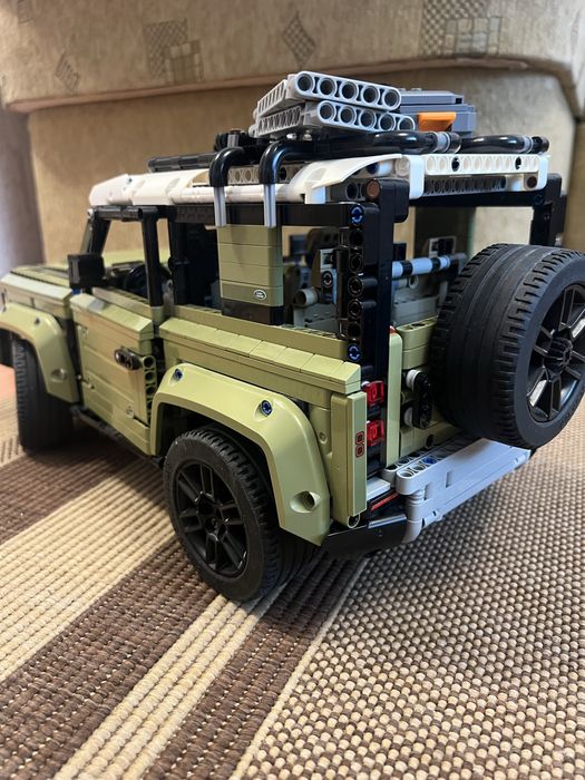 Lego Technic Land Rover Defender 42110