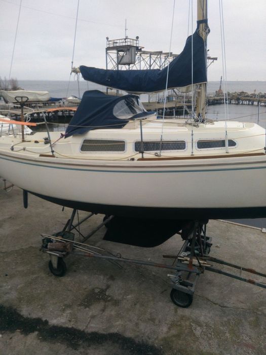 Яхта парусная Jaguar 27